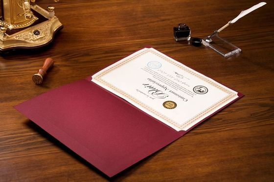 Matériel horizontal/vertical de parchemin de dossiers de présentation de certificat de version fait