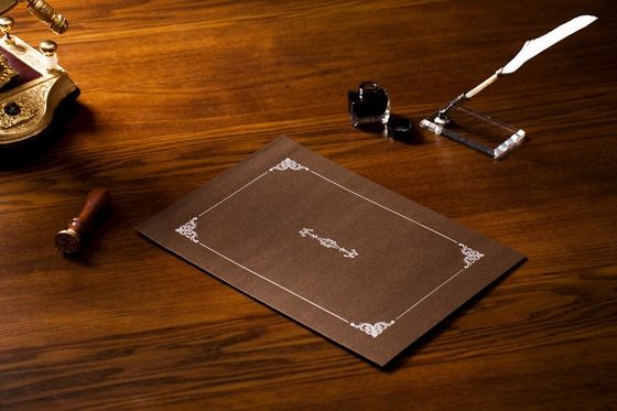 La coutume a imprimé le papier parcheminé de estampillage chaud d'argent de supports de certificat fait