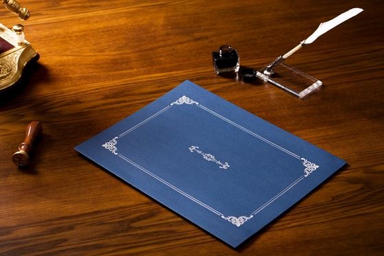 OEM/ODM capitonnés de estampillage chauds argentés de support de certificat dans la couleur de bleu de rassemblement